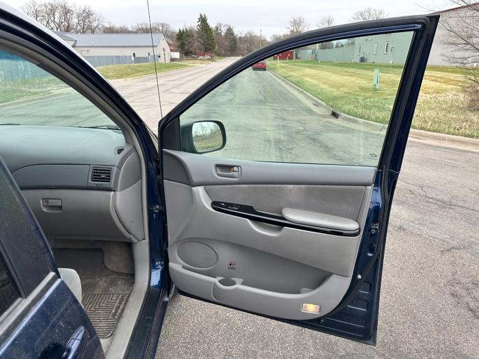 2005 toyota sienna with 254089 miles for sale near elk-river, minnesota 000c7b4dd7b640359f1134bb60b98bdf.jpeg