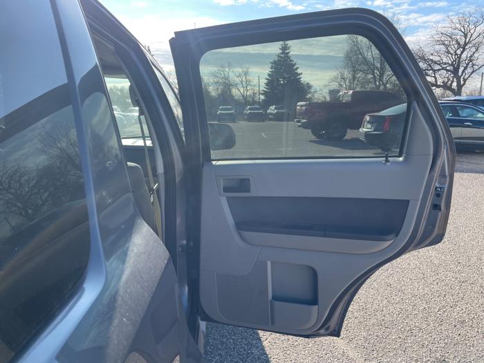 2009 ford escape xlt-4wd-v6 with 179919 miles for sale near fridley, minnesota 0026cecc22b84b3a85ff58f0486da226.jpeg