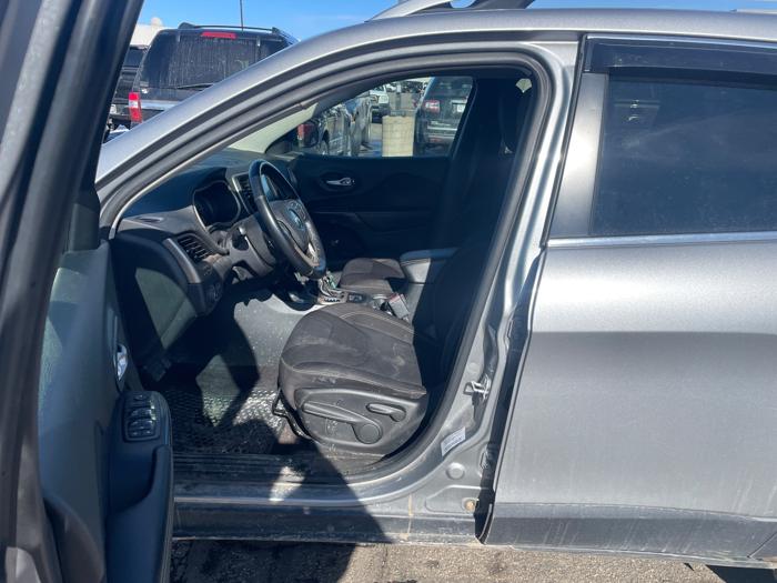 2016 jeep cherokee latitude-4wd with 204960 miles for sale near st.-cloud, minnesota 005940b7ef4246bfb981b63de331e83a.jpeg