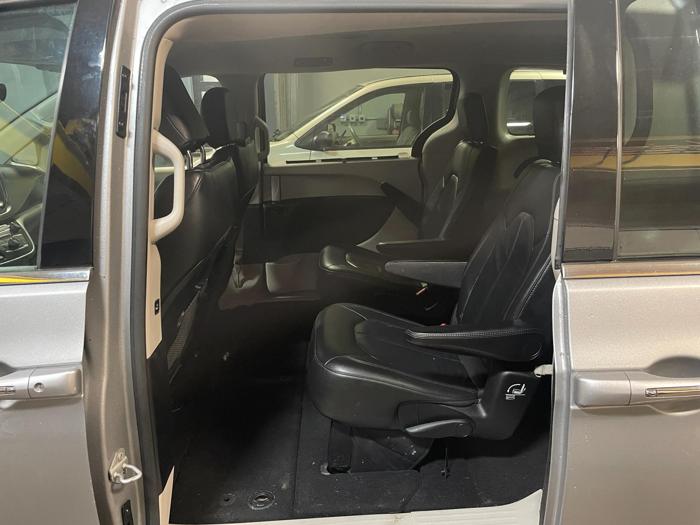 2017 chrysler pacifica touring-l with 146565 miles for sale near elk-river, minnesota 005bbc3ea9ca49f6886cf2a652a5e491.jpg