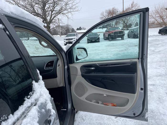 2013 chrysler town-&-country touring with 131164 miles for sale near fridley, minnesota 00771ff812af49a6969c860c0b3110fa.jpeg