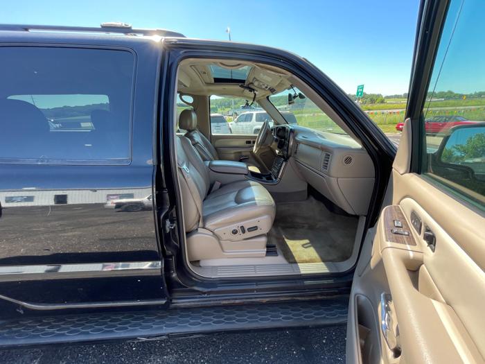 2006 gmc yukon-denali with 316678 miles for sale near shakopee, minnesota 009034f86ea64fa1a0364823cbfc676c.jpeg