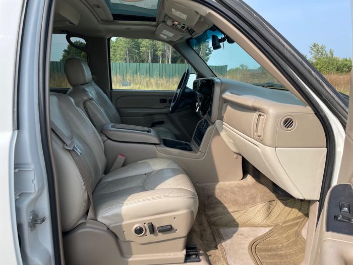 2006 chevrolet suburban 1500-4wd with 216944 miles for sale near elk-river, minnesota 00c5cb1f4db64b1ba180be94732a80b8.jpeg
