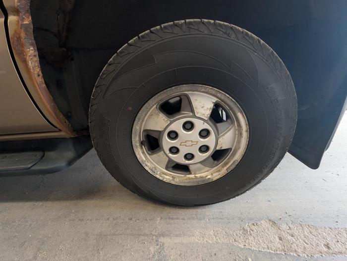 2001 chevrolet tahoe 4wd with 256492 miles for sale near elk-river, minnesota 0105e94297c7432c8d7453d7720347d0.jpg