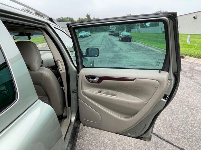 2006 volvo xc70 cross-country with 177343 miles for sale near elk-river, minnesota 011f899b7ef84b7fb6464c9113c6a08b.jpeg