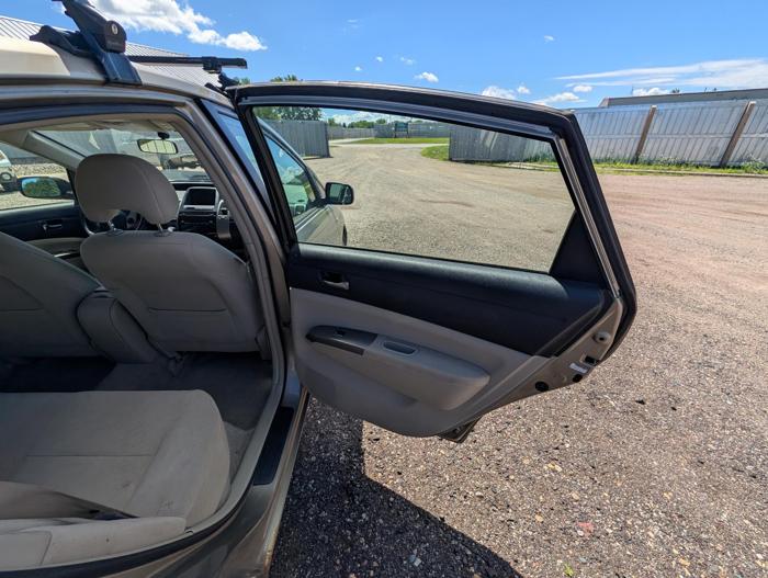 2006 toyota prius 4-door-liftback with 256025 miles for sale near elk-river, minnesota 015bcf12ae1442bfb6c92606fa8a99dc.jpg