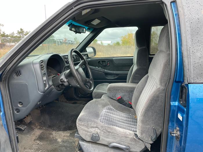 2001 chevrolet s10-pickup ext.-cab-4wd with 140781 miles for sale near elk-river, minnesota 017eba3b8f0843e78c10e1b8d2cc35b1.jpeg
