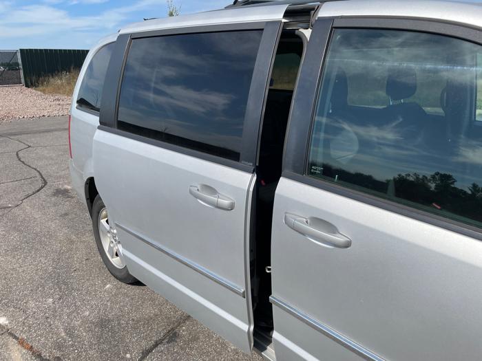 2010 dodge grand-caravan sxt with 196496 miles for sale near elk-river, minnesota 01896e7b726d42d3ac609606c15bb99f.jpeg