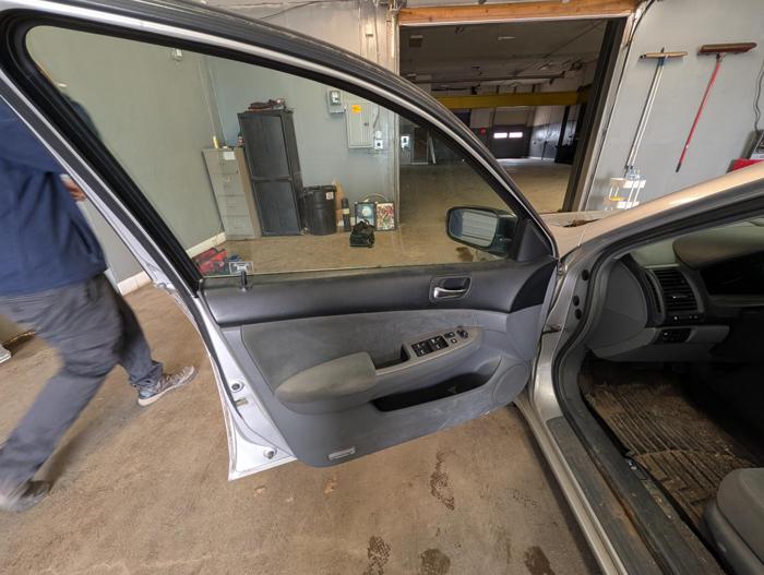 2006 honda accord ex-l-sedan-at with 209728 miles for sale near elk-river, minnesota 01aa11ff63d74dc983cc4a77b9cf0033.jpg