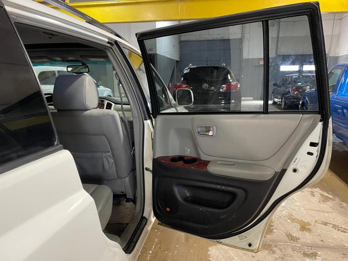 2005 toyota highlander base with 325337 miles for sale near elk-river, minnesota 01b8ca5984f24b03a738c47f14612c46.jpg