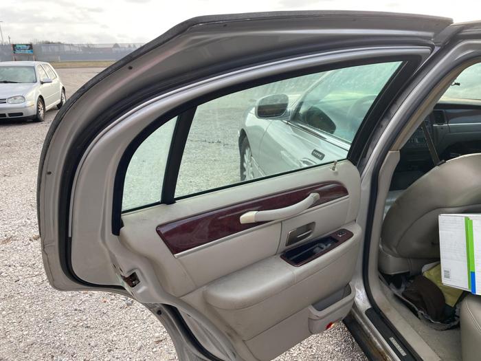 2005 lincoln town-car with 210142 miles for sale near elk-river, minnesota 01f5b85286ed4388889347df968ccf51.jpg