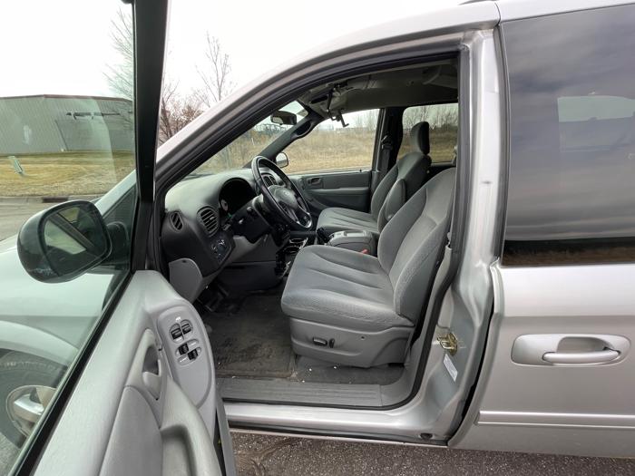 2005 dodge grand-caravan sxt with 72799 miles for sale near elk-river, minnesota 02b1a27592c746da93de6acb8fbee832.jpeg