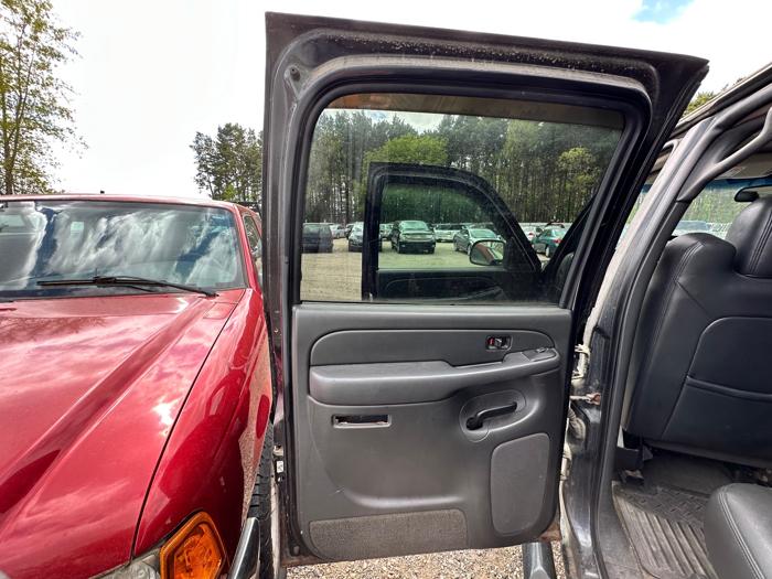 2004 chevrolet silverado-2500hd work-truck-crew-cab-short-bed-4wd with 219246 miles for sale near elk-river, minnesota 02b949a61b574444a7b58557c9ee8288.jpeg