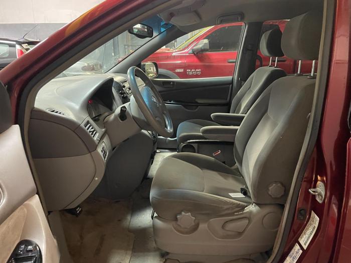 2004 toyota sienna ce with 237320 miles for sale near elk-river, minnesota 0335f943e7c342a69c6796d83b9df90a.jpg