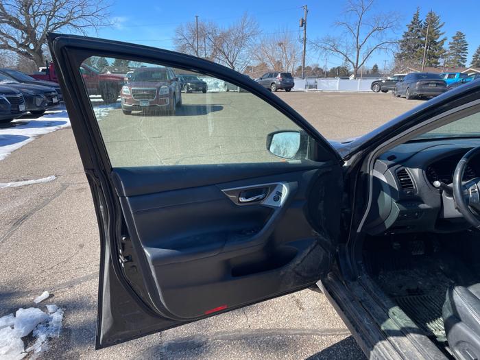 2013 nissan altima 3.5-sv with 198003 miles for sale near fridley, minnesota 0367545ba6ef4586a86e7c99d7d1a725.jpeg