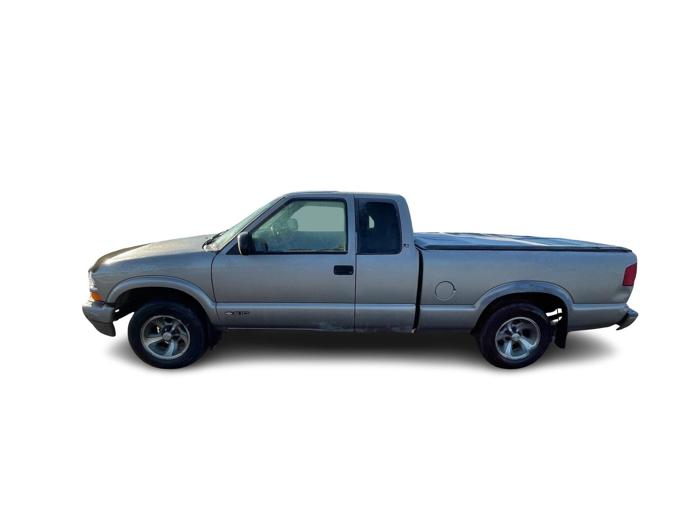 2001 chevrolet s10-pickup ext.-cab-2wd with 146806 miles for sale near elk-river, minnesota 03b35f48b23045399d5c85ecedfc4b1f.jpg