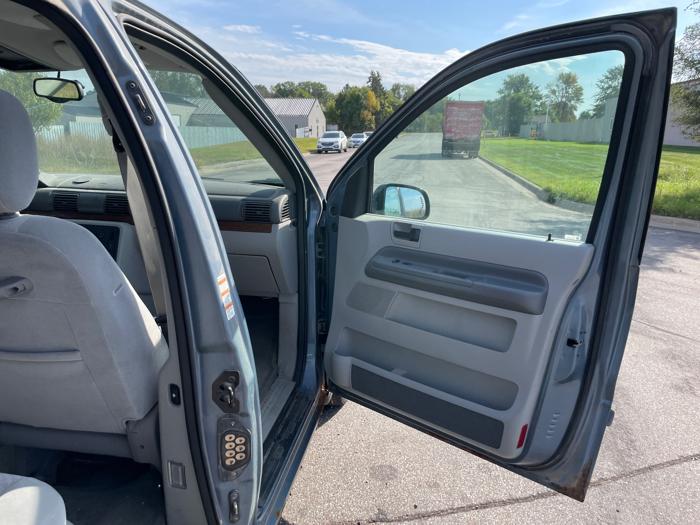 2005 ford freestar sel for sale near elk-river, minnesota 03b8a6bde19a4a6bbeafd5cc3e87ab92.jpeg