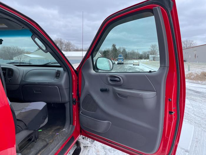 2004 ford f-150-heritage xl with 202554 miles for sale near elk-river, minnesota 03f4b79a765e4e3e9aca24eff614f7c8.jpg