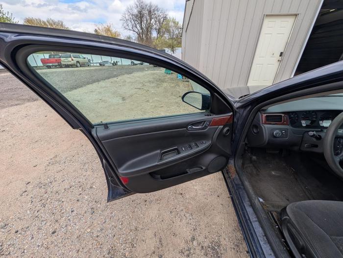 2007 chevrolet impala ls with 315719 miles for sale near elk-river, minnesota 04e1392d158a4afab27f83e93458365e.jpg