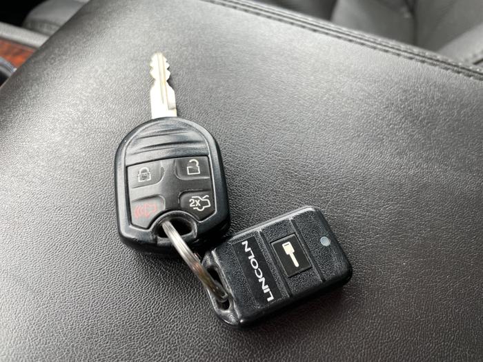 2012 lincoln navigator 4wd with 208255 miles for sale near eden-prairie, minnesota 05117ec7d5b54281a72ddd2fc26e7f1c.jpeg