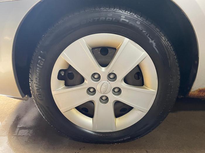 2009 Kia Rondo