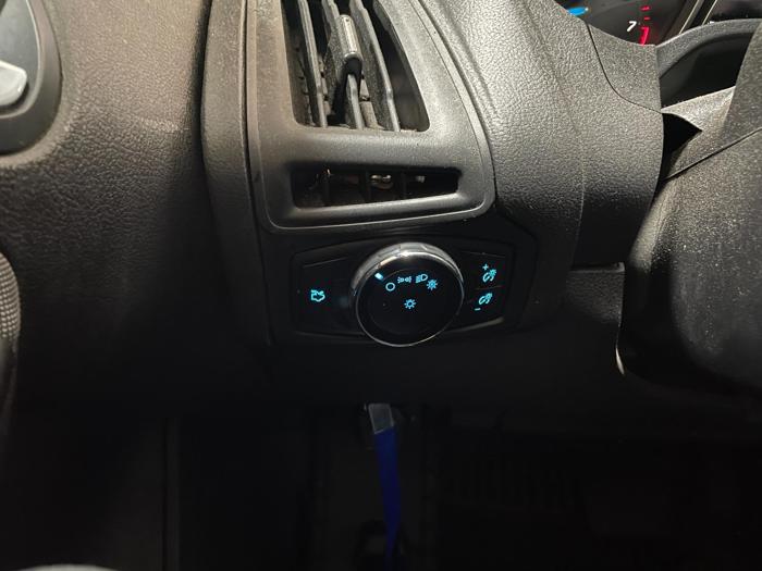2014 ford focus se-sedan with 99529 miles for sale near elk-river, minnesota 0599bad206a5497b9d65e35545750bed.jpg