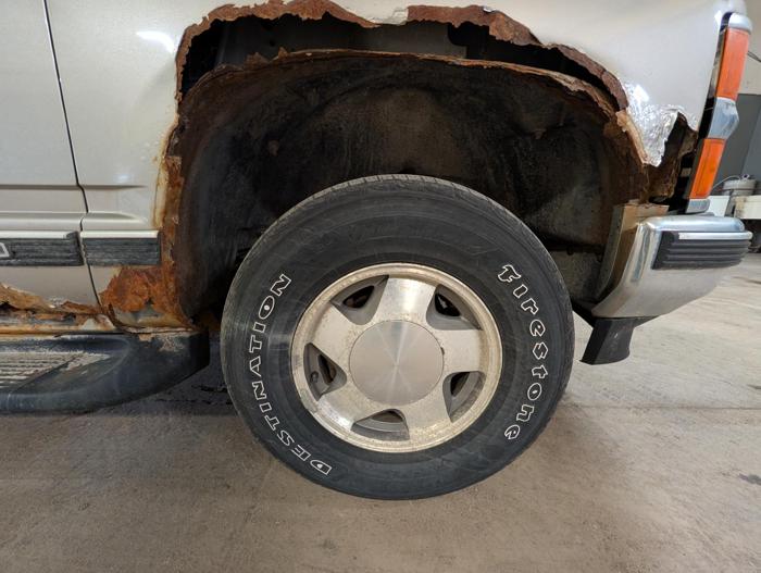 1999 chevrolet suburban k1500-4wd with 225203 miles for sale near elk-river, minnesota 05c09a7bbed4427cb885156a738ac4e3.jpg