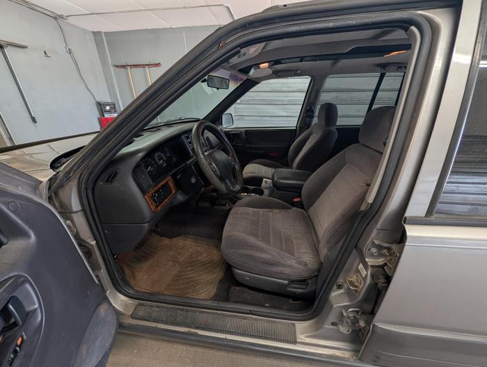 1997 jeep grand-cherokee laredo-4wd with 218376 miles for sale near elk-river, minnesota 0669b71b5661450d82a34083c261d1c3.jpg