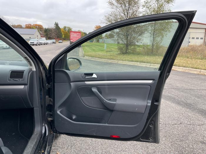 2009 volkswagen rabbit 4-door-s with 205218 miles for sale near elk-river, minnesota 06952ff4a69a43ddb0283f2ce72e214f.jpeg