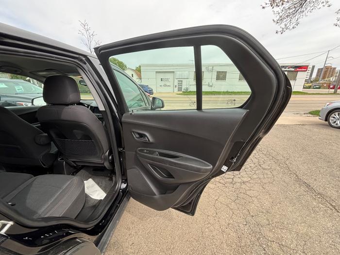 2020 chevrolet trax ls-fwd with 148469 miles for sale near rochester, minnesota 06b47fd0c4794f3bb357454d74c36e4b.jpeg