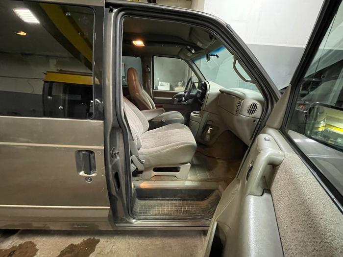 1999 chevrolet astro awd with 120964 miles for sale near elk-river, minnesota 06c1ceb1134d4b5b8f006d5cce176afe.jpeg