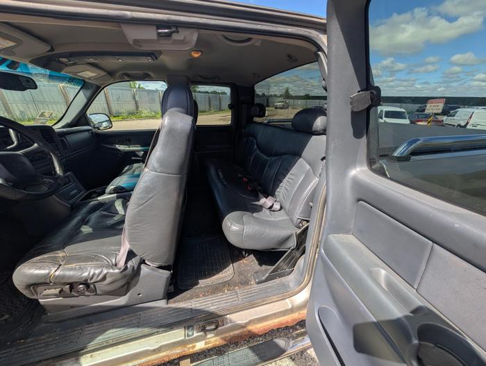 2001 chevrolet silverado-1500 ext.-cab-short-bed-4wd with 212525 miles for sale near elk-river, minnesota 06fd99345895460ab66d297b4a9726dd.jpg