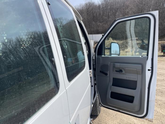 2013 ford econoline e-250 with 173163 miles for sale near jordan, minnesota 075750dc7fd3425f9650cbe61003116e.jpeg