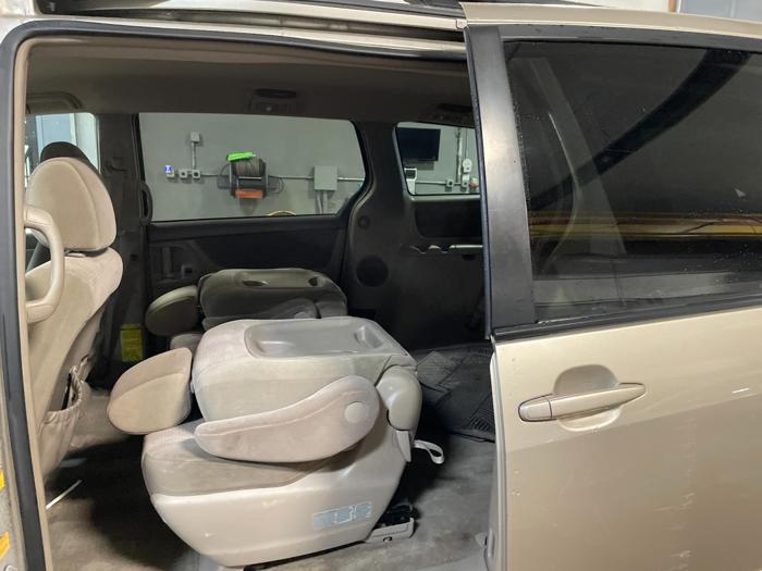 2007 toyota sienna ce with 193713 miles for sale near elk-river, minnesota 07707276b3f4401caf71b931216937f3.jpg