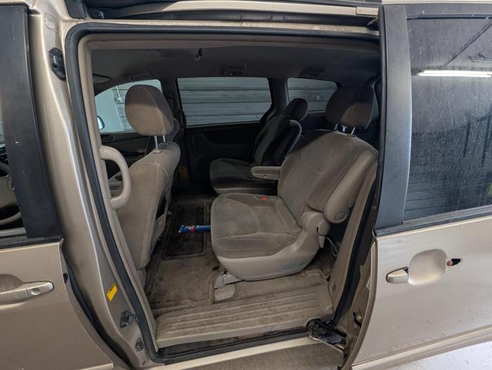 2004 toyota sienna le---7-passenger with 223147 miles for sale near elk-river, minnesota 07f98a9a20af4db6aa0220b38072a774.jpg