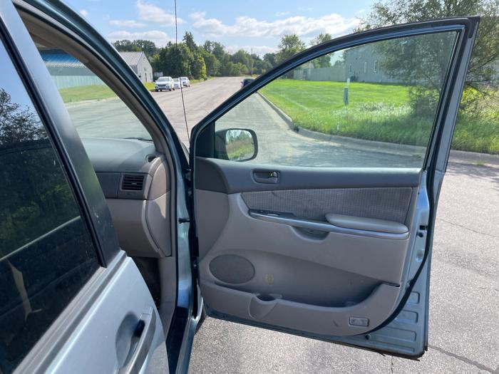 2006 toyota sienna le-7-passenger with 167195 miles for sale near elk-river, minnesota 08a3b779a40545e1b7676743d5d5eeb6.jpeg