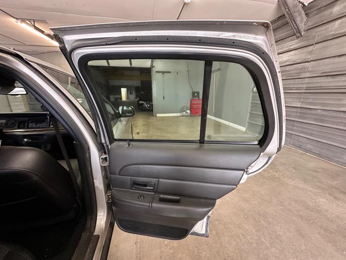 2006 ford crown-victoria lx with 165269 miles for sale near elk-river, minnesota 08a8c265f6054b67aca85ee2f6235ce1.jpeg