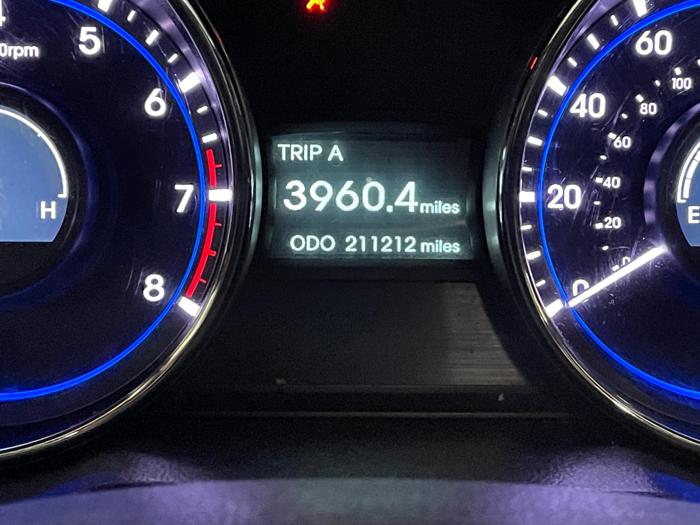 2011 hyundai sonata limited with 211211 miles for sale near elk-river, minnesota 08d460d5dafa4b8f851cde4efc823ee5.jpg
