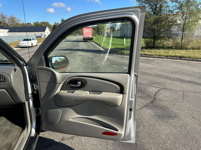 2004 buick rainier cxl-plus-2wd with 156053 miles for sale near elk-river, minnesota 08e67bcb41434c10a564cb843ea5b4e6.jpg