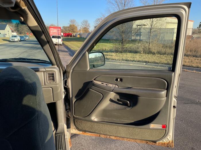 2004 chevrolet silverado-1500 ext.-cab-short-bed-4wd with 180428 miles for sale near elk-river, minnesota 0968046954ca4b629ad03f2ae9425387.jpeg