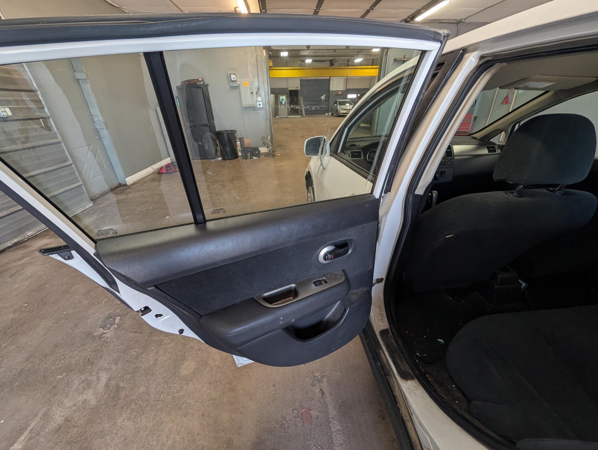 2012 nissan versa 1.8-sl-hatchback with 235732 miles for sale near elk-river, minnesota 099678a57f7845dcb0b52083a1652166.jpg