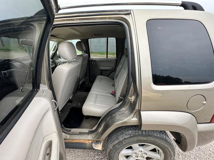 2005 jeep liberty limited-4wd with 158358 miles for sale near elk-river, minnesota 09b5bf2e5dc54174996e29b0ceeb691f.jpeg