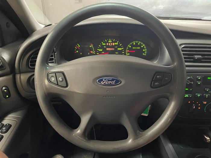 2000 Ford Taurus