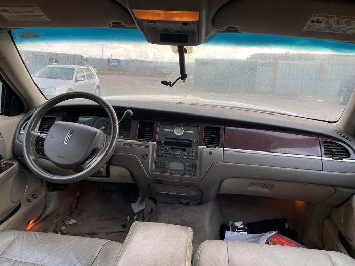 2005 lincoln town-car with 210142 miles for sale near elk-river, minnesota 09bf3acff12a446282e3eddc66f40592.jpg