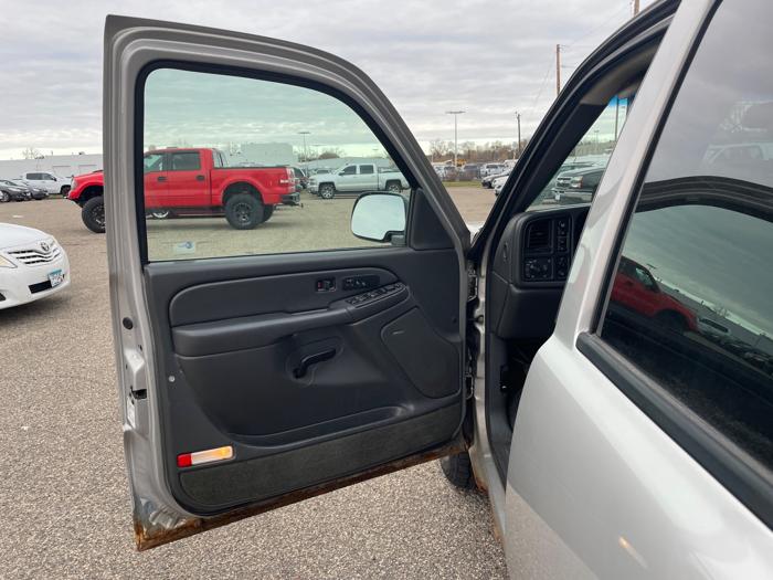 2005 chevrolet silverado-1500 ls-crew-cab-4wd with 291163 miles for sale near fridley, minnesota 09eb59cd46c34ee1b2c42215ac0483f0.jpeg