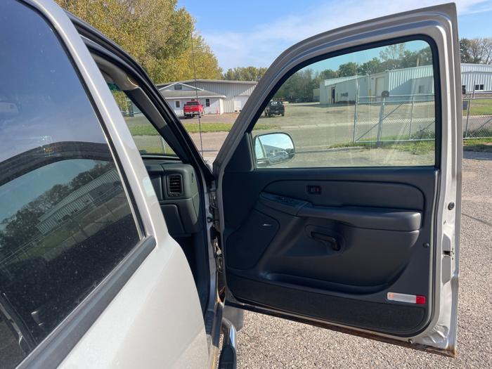 2005 chevrolet silverado-1500 ls-crew-cab-4wd with 208845 miles for sale near annandale, minnesota 09f21a209a374abea326d5f16aec2975.jpeg