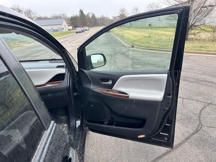 2015 toyota sienna limited-awd-7-passenger-v6 with 155568 miles for sale near elk-river, minnesota 0a1634b2c3b54ddaaaf2c93d238c86dd.jpeg