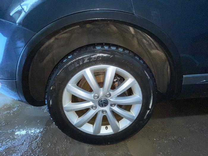 2012 volkswagen touareg vr6-lux with 229771 miles for sale near elk-river, minnesota 0a4f06ae79094aaab28dfde241d44dfc.jpeg