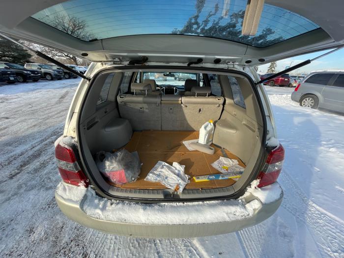 2006 toyota highlander limited-v6-2wd with 273929 miles for sale near fridley, minnesota 0a5f8f0045a9424b98eab1369d94c4ee.jpeg