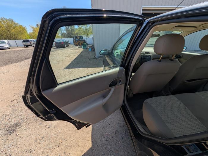 2006 ford focus zx4-s with 153356 miles for sale near elk-river, minnesota 0a7fca5a55fc4709bda819a3b37813a8.jpg